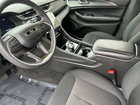 Used 2024 Jeep Grand Cherokee L Laredo RWD image 12