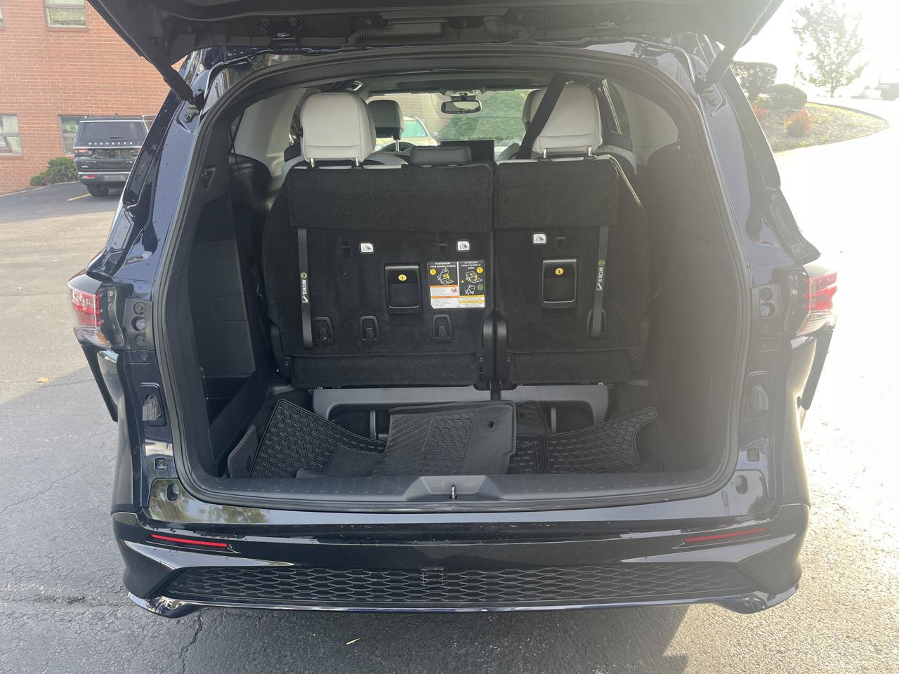 Used 2025 Toyota Sienna XSE AWD/4WD image 11