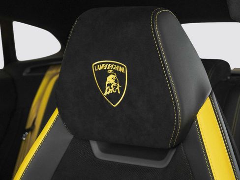Used 2024 Lamborghini Urus Performante AWD/4WD image 20