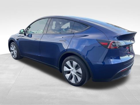 Used 2023 Tesla Model Y 2WD image 7