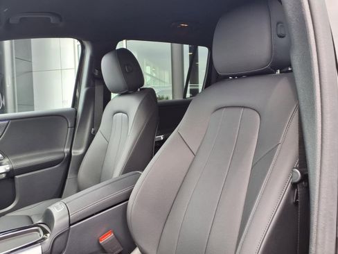 New 2025 Mercedes-Benz GLB 250 4MATIC image 13