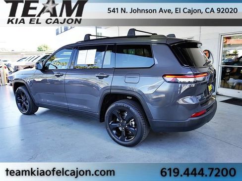 Used 2022 Jeep Grand Cherokee L Laredo image 8