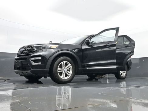 Used 2024 Ford Explorer XLT w/ Equipment Group 202A AWD/4WD image 34