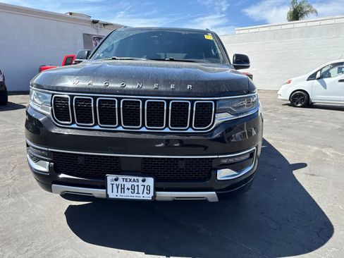 Used 2024 Jeep Wagoneer L Series II RWD image 4