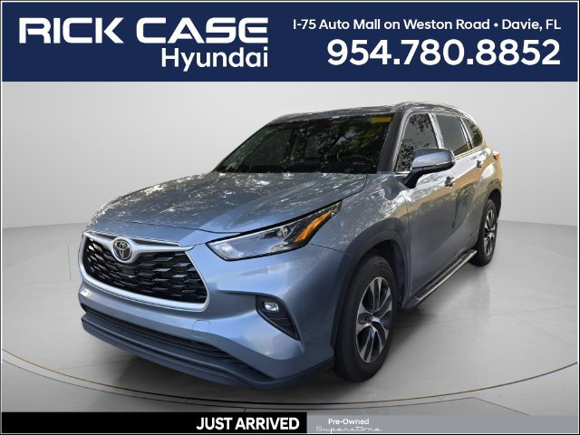 Used 2022 Toyota Highlander XLE FWD image 1