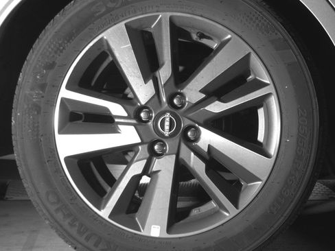 Used 2025 Nissan Versa SV FWD image 18