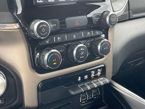 Used 2019 RAM 1500 Laramie AWD/4WD image 22