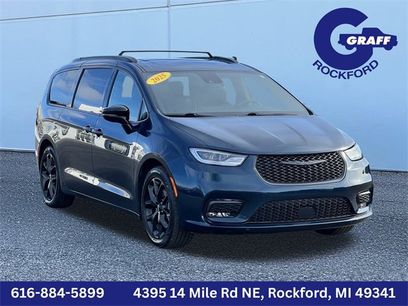 Certified 2025 Chrysler Pacifica Limited