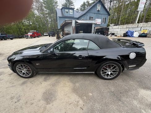 Used 2006 Ford Mustang GT RWD image 8