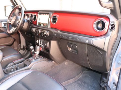 Used 2023 Jeep Wrangler Rubicon w/ Cold Weather Group AWD/4WD image 32