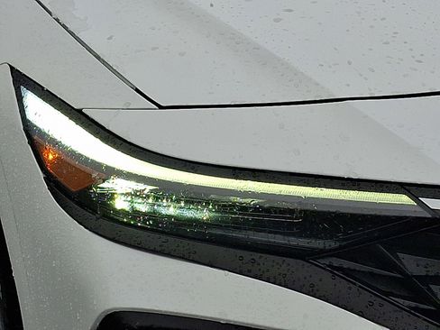 Certified 2025 Hyundai Elantra Sport image 10