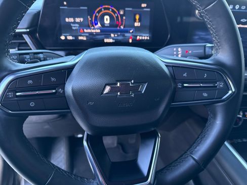 Used 2025 Chevrolet Suburban Z71 image 18