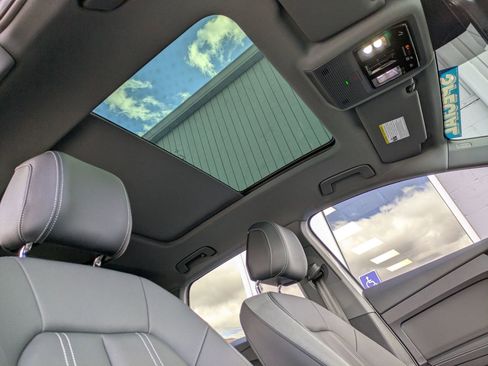 Used 2024 Audi Q4 e-tron Prestige image 21