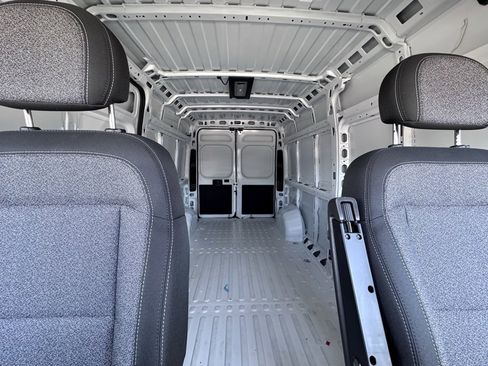 Used 2025 RAM ProMaster 2500 w/ Convenience Group image 24