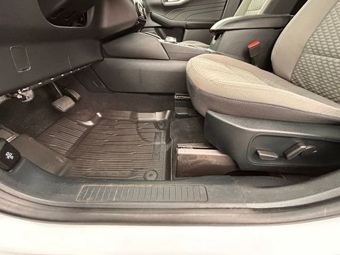 Used 2021 Ford Escape SE w/ SE Sport Appearance Package image 27