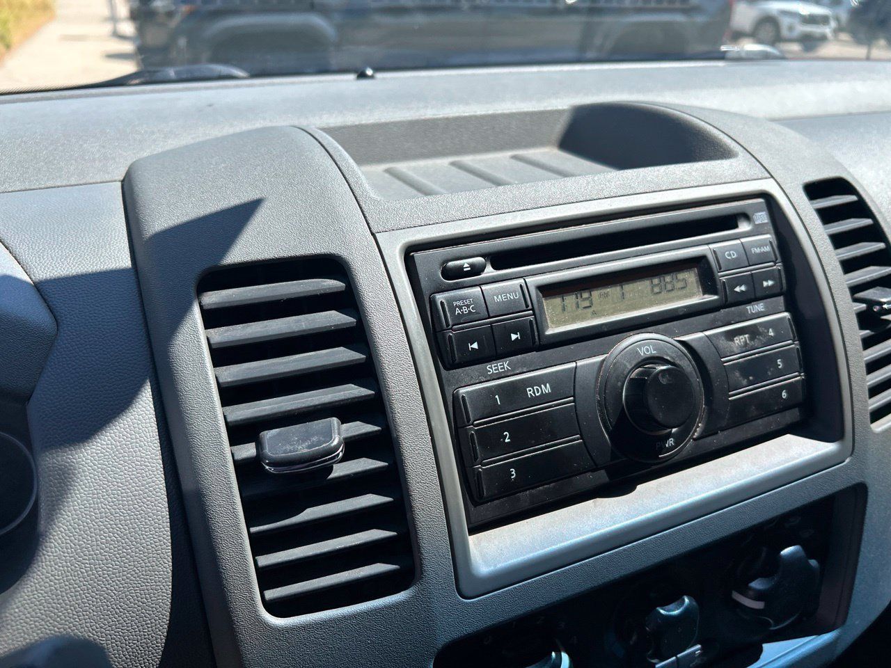 Used 2008 Nissan Frontier LE w/ Leather Pkg RWD image 5