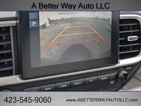 Used 2025 Hyundai Venue Limited FWD image 11