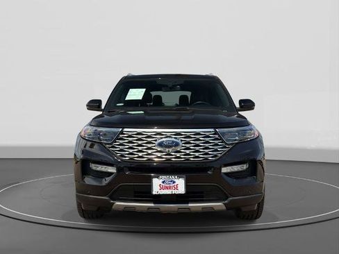 Certified 2022 Ford Explorer Platinum w/ Technology Package AWD/4WD image 3