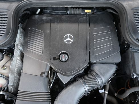 Used 2024 Mercedes-Benz GLE 350 4MATIC w/ AMG Line Exterior image 37