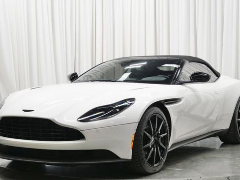 Used 2019 Aston Martin DB11 Volante image 5