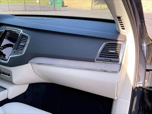 Used 2025 Volvo XC90 B6 Core w/ Climate Package image 19