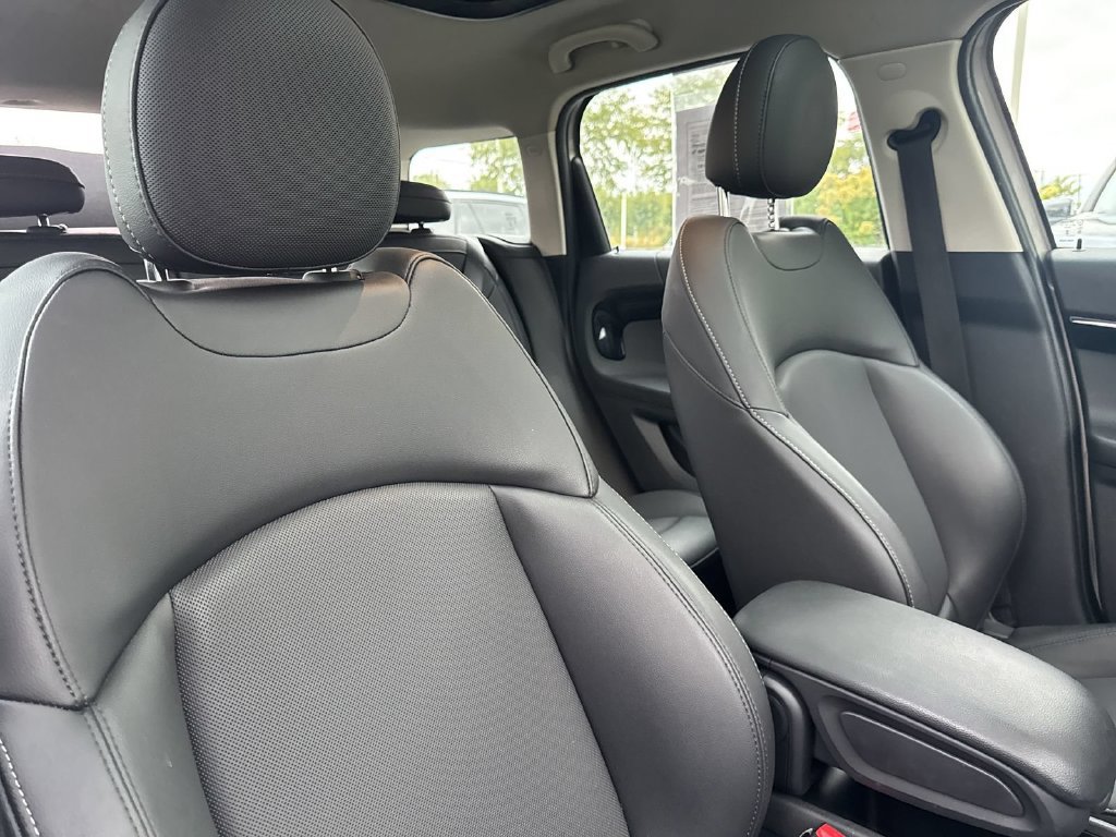 Used 2024 MINI Cooper Countryman S w/ Premium Package FWD image 21