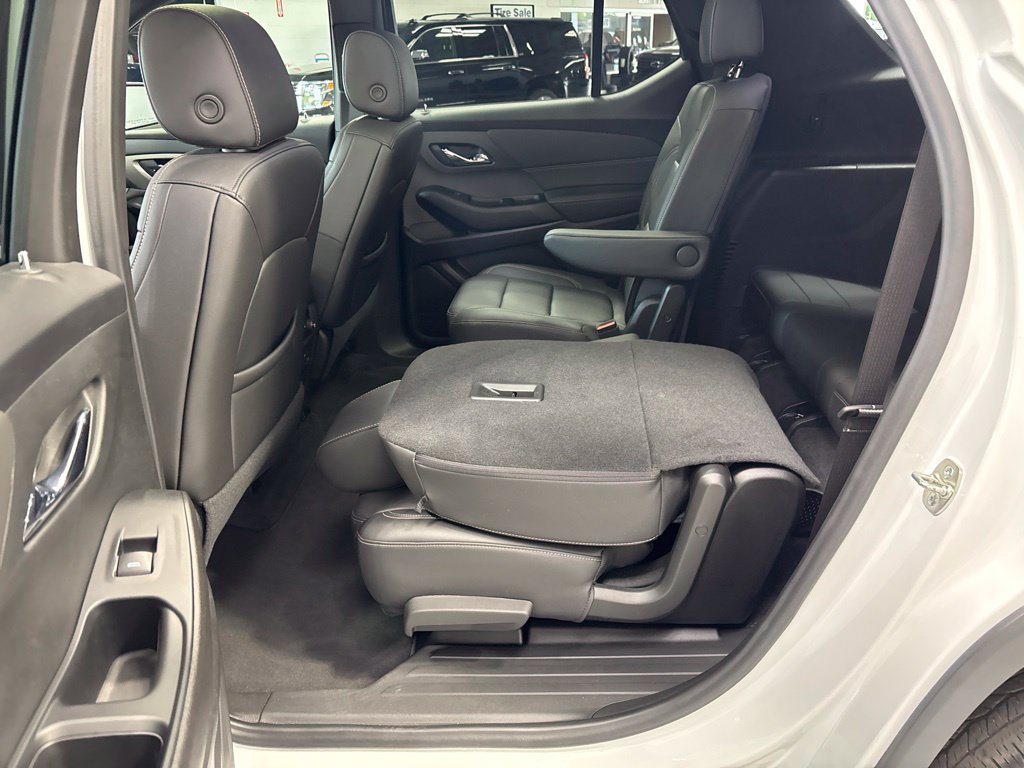 Used 2023 Chevrolet Traverse LT w/ LT Premium Package AWD/4WD image 46