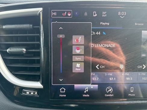 Used 2023 Chrysler Pacifica Touring-L image 31