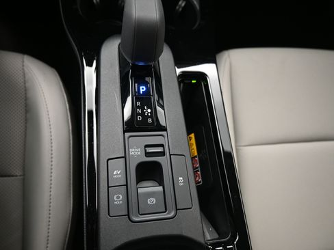 Used 2024 Toyota Prius XLE image 19