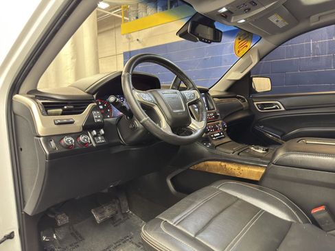 Used 2015 GMC Yukon Denali w/ Premium Package AWD/4WD image 21