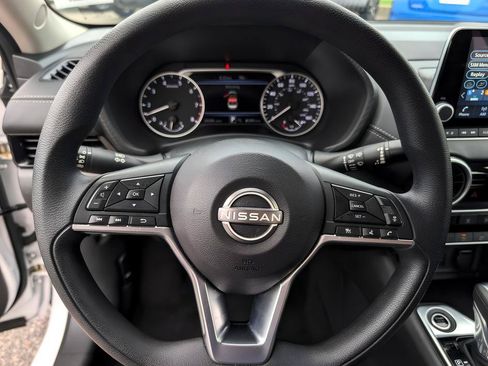 Used 2025 Nissan Sentra SV FWD image 14