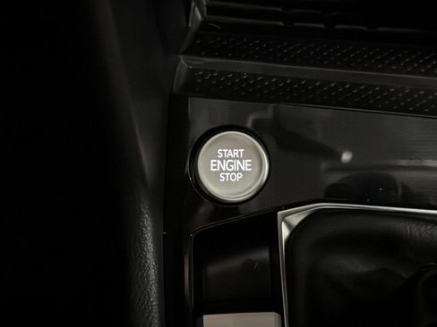 Used 2025 Volkswagen Taos SE image 28