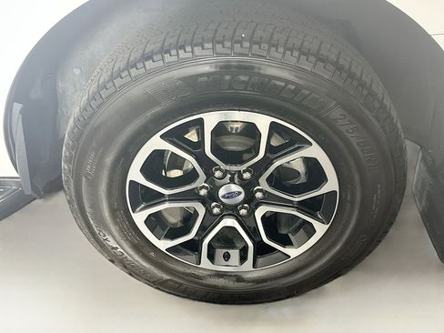 Used 2023 Ford Expedition XLT image 11