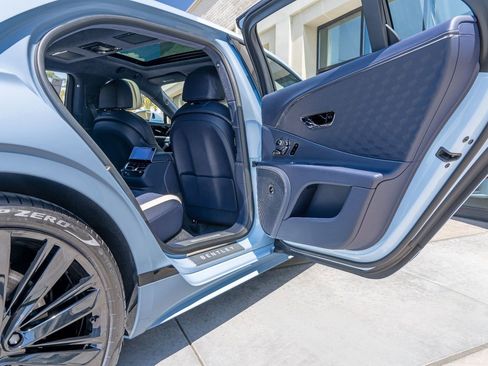 New 2025 Bentley Flying Spur Plug-In Hybrid image 7