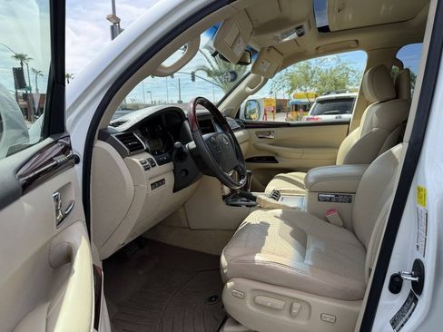 Used 2014 Lexus LX 570 4WD w/ Luxury Package image 9