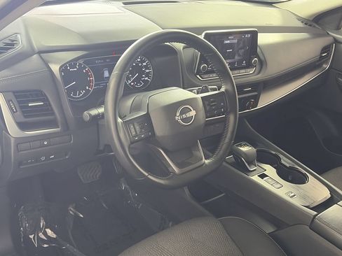 Used 2025 Nissan Rogue SV FWD image 11