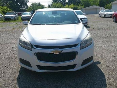 Used 2015 Chevrolet Malibu LT FWD image 2
