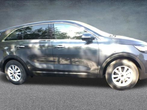 Used 2020 Kia Sorento LX FWD image 26