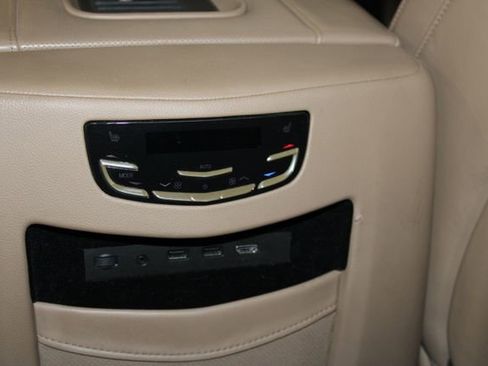 Used 2019 Cadillac Escalade Platinum AWD/4WD image 15