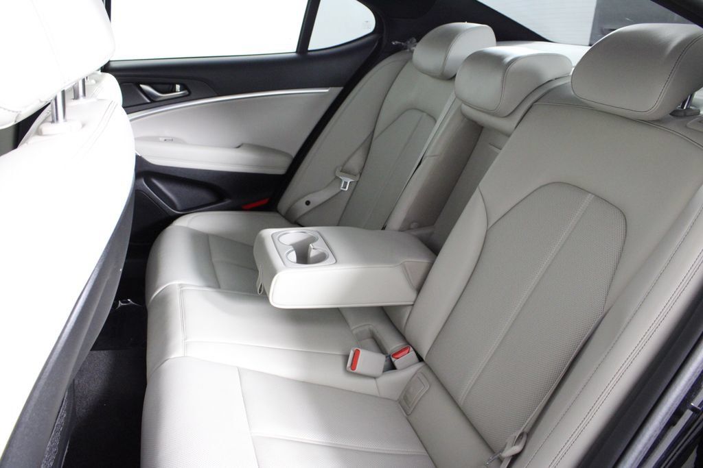Used 2023 Genesis G70 2.0T RWD image 19