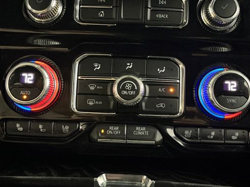 Used 2022 GMC Yukon XL Denali AWD/4WD image 17