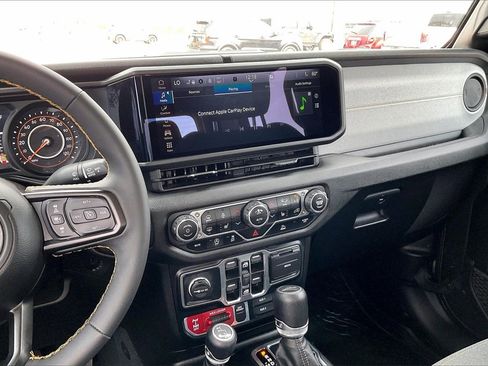 Used 2024 Jeep Gladiator Sport image 9