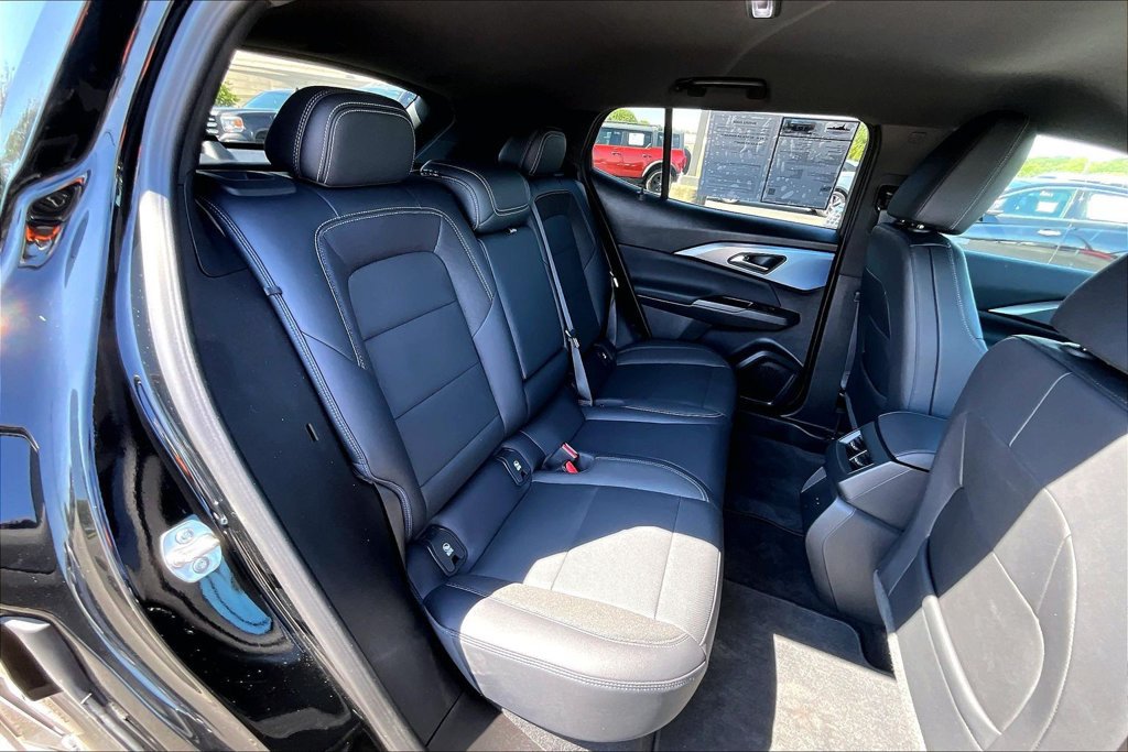 Used 2024 Chevrolet Equinox EV LT FWD image 27