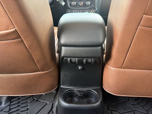 Used 2018 Jeep Wrangler Unlimited Sahara w/ Connectivity Group AWD/4WD image 29