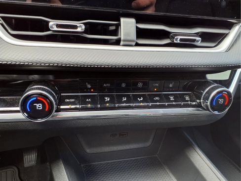 Used 2025 Chevrolet Equinox LT w/ Convenience Package II image 20