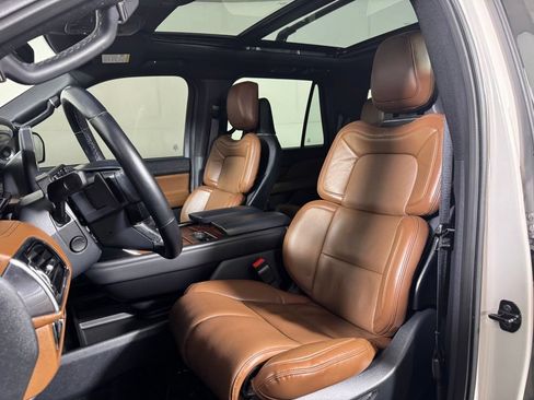 Used 2024 Lincoln Navigator Reserve w/ Monochromatic Package AWD/4WD image 15