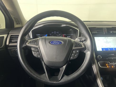 Used 2020 Ford Fusion SE image 24