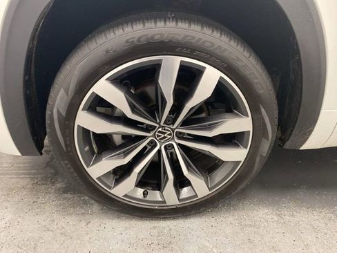 Used 2021 Volkswagen Atlas Cross Sport SEL Premium image 32