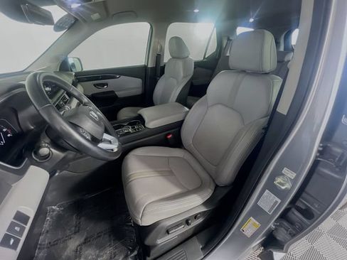 Used 2025 Honda Pilot EX-L image 10