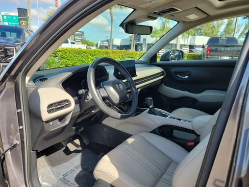 Used 2024 Honda HR-V EX-L image 9